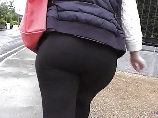 Candid big ass blonde in black leggings